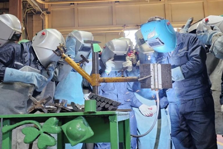 9b19aabb-cb30-4e4f-ba3b-132ac3117a1b